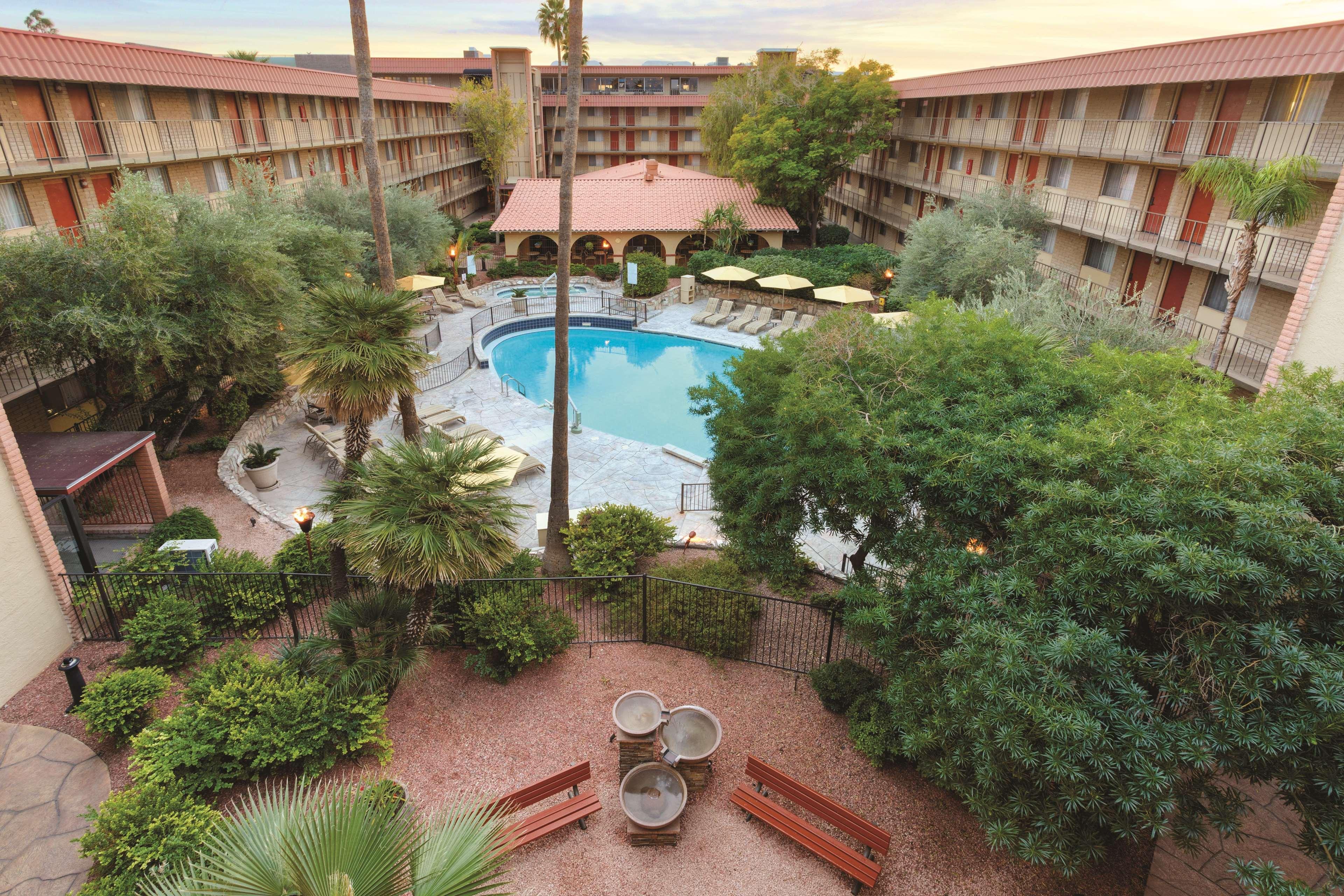 Embassy Suites Phoenix Airport At 24Th Street Exterior foto